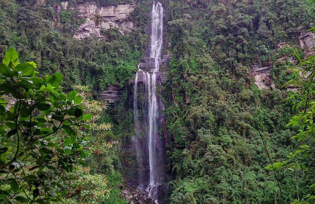 Hiking tour to the tallest waterfall in Colombia