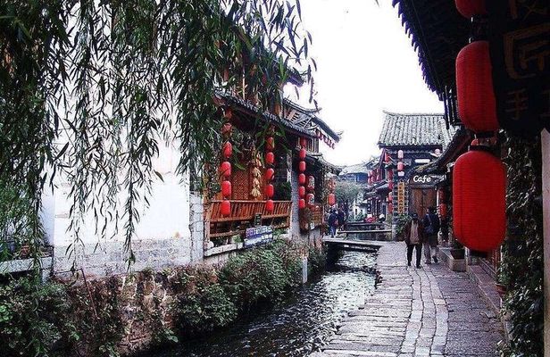 Lijiang Day Tour to Jade Dragon Snow Mountain, Black Dragon Pool and Old Town