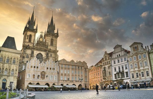 Private Prague walking tour & Karlstejn castle trip from Prague