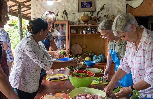 Explore Colombo City with Culinary Experience at Famous Restaurant