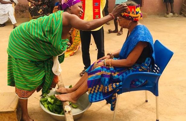 Bonwire Namimg Ceremony and Kente Tourist Center