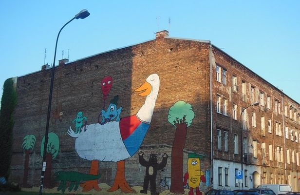 Exploration tour through the district of Praga - authentic and legendary