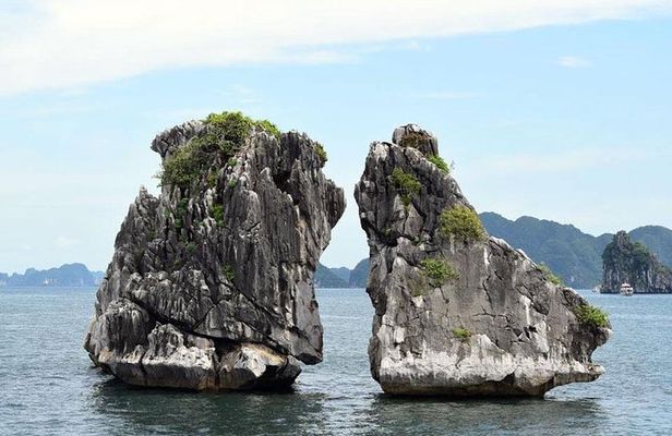 Full-day discover Amazing Halong, explore stunning caves on Kayak/Bamboo boat