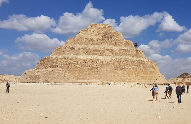 Full Day Tour Of Giza Pyramids, Memphis and Sakara