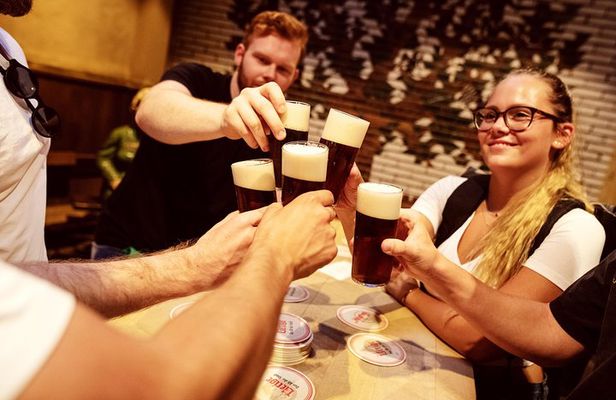 Brewery Tour Düsseldorf in English (inc. 3 beer)