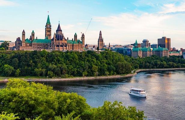 Ottawa Small Group Night Tour with River Cruise