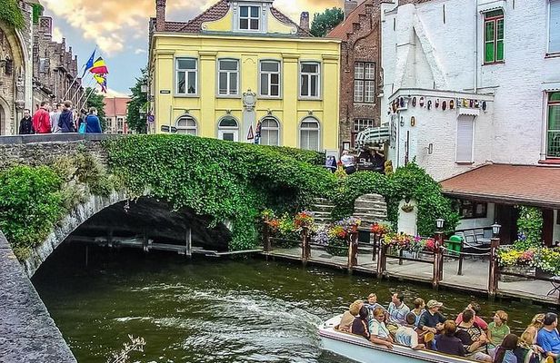 Private 8-hour Tour to Bruges from Brussels with driver and guide (in Bruges)