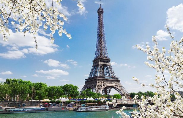 Eiffel Tower with reserved access to the 2nd floor