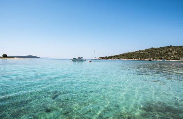Private day trip to Hvar and Blue lagoon with Snorkeling