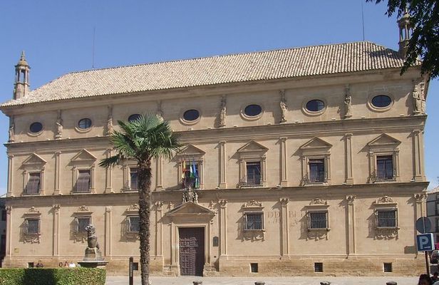 Guided tour of Úbeda with tickets Chapel Salvador and Sail Cobos