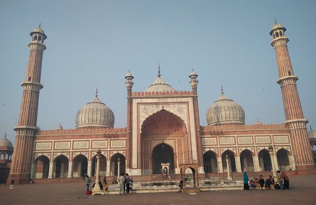 Explore the Beauty of Old Delhi & the Spice Market!