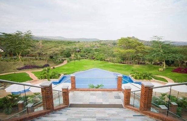 4 Days Mid-Range Lodge Safari To Tarangire, Serengeti & Ngorongoro Crater.