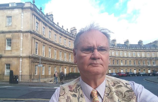 Exceptional Bath tour guide making your visit splendidly memorable.