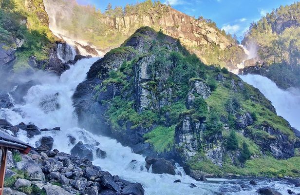 SEVEN WATERFALLS TOUR: Private roundtrip to the Hardanger Fjord, 12 hours