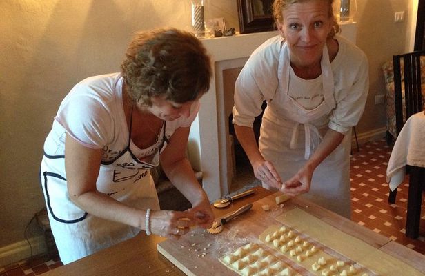 Cheese Tasting, Cooking Class & Farm-to-Table Activity in Tuscany