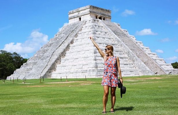Experience Chichén Itzá: Full Day Tour with Cenote & Valladolid