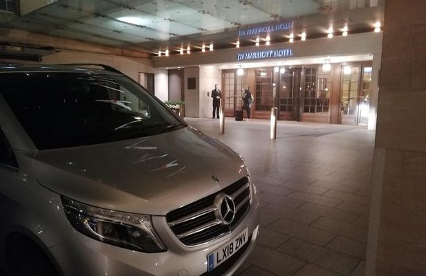 Private Transportation from & to London with Stopover at Windsor and its Castle