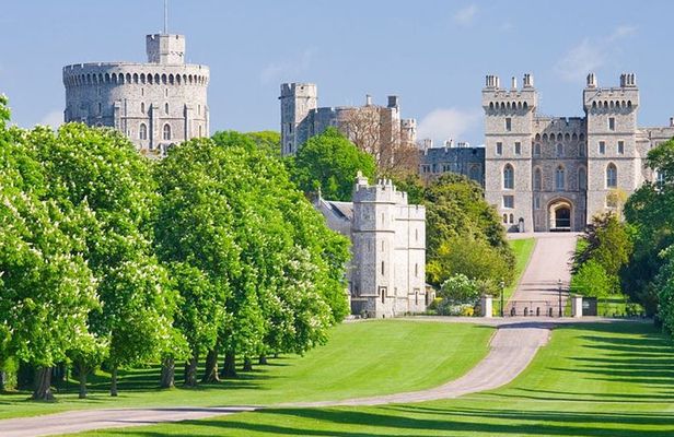 Half Day Tour to Windsor castle By Private Executive Car