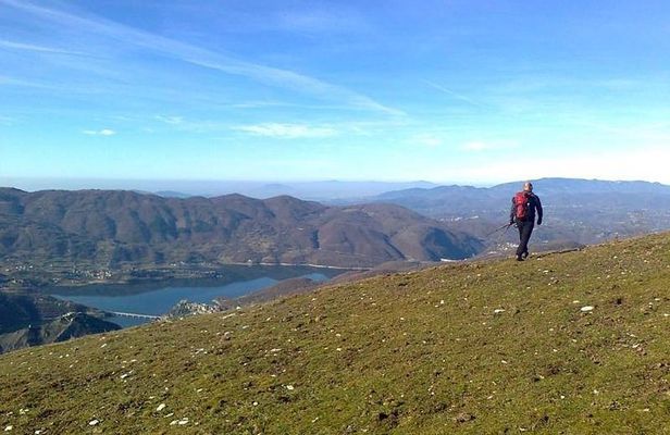 Hike Lake Castle and Good Food!