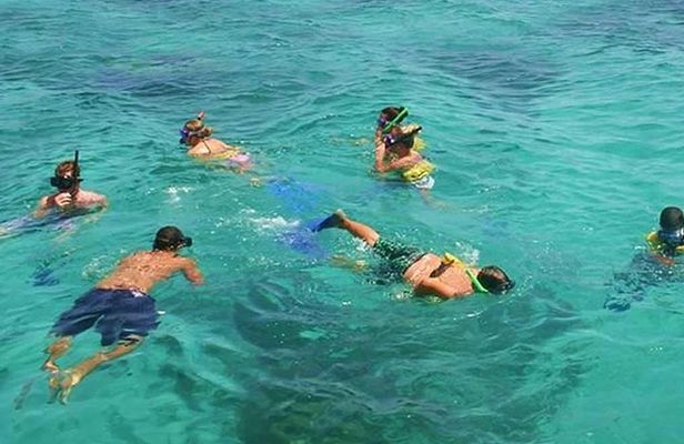 Live The Luxury Catamaran Isla Mujeres Tour in Cancun