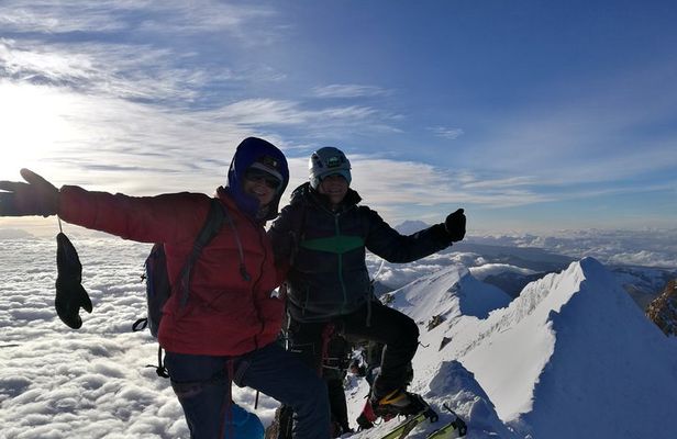 HUAYNA POTOSI 6.088 m.(the most popular mountain in Bolivia)