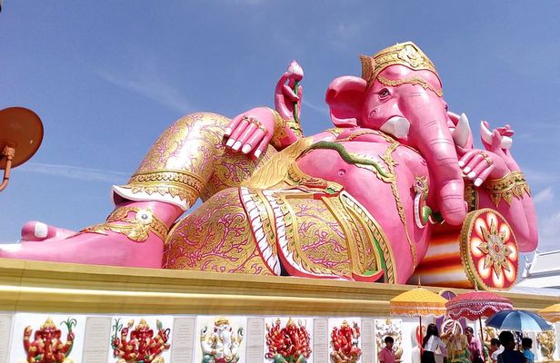 Chachoengsao One Day Trip from Bangkok : Historic Market and Buddhist Temples