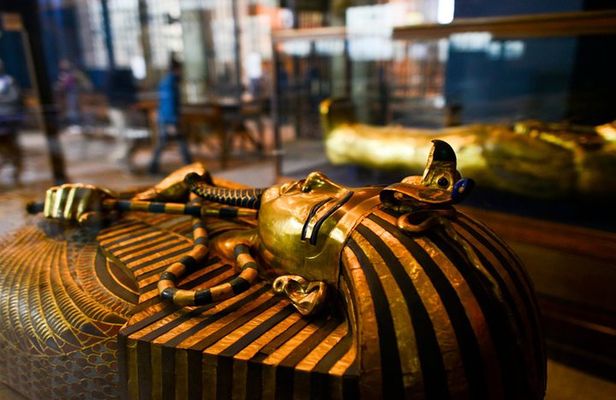 Pyramids and Egyptian Museum Private Full-Day Tour in Old Cairo