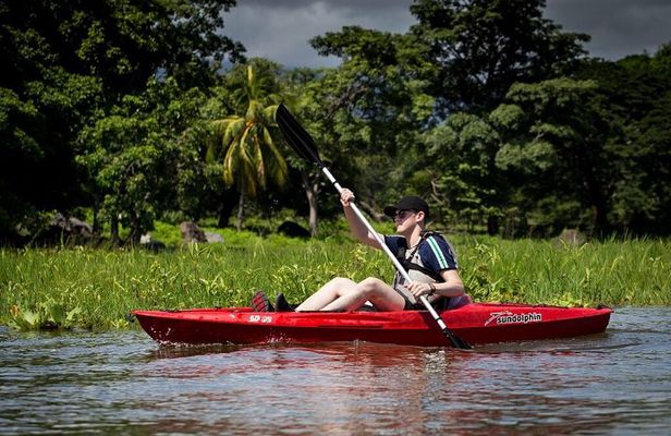 Las Isletas 2-Hour Kayak Adventure in Granada with Pickup