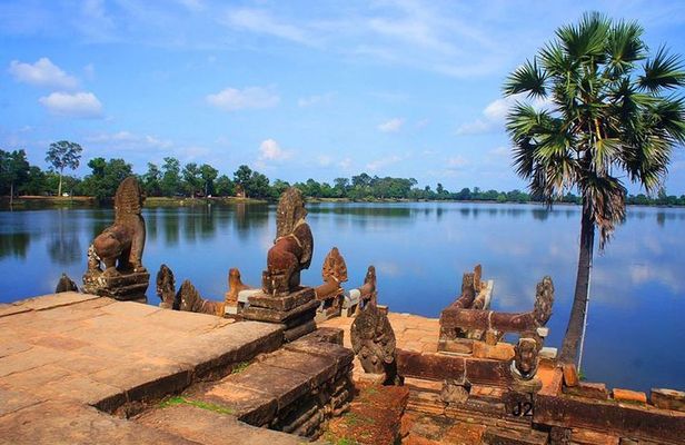 1-Day Angkor Temple Small Group Day Tour 