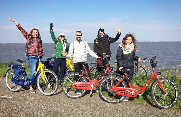 Full-Day Private Guided Countryside Tour from Amsterdam by Bike