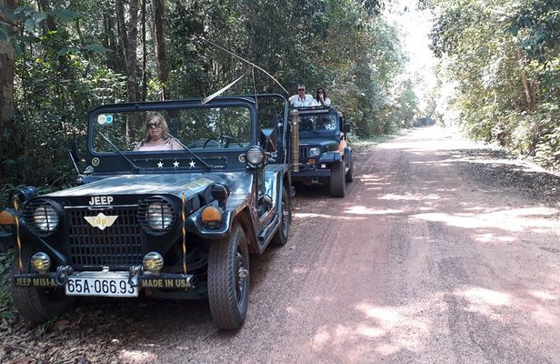 Explore the north of Phu Quoc island by Classical US Army Jeeps