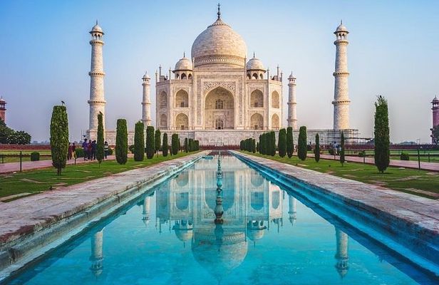 From Delhi: Same Day Taj Mahal Trip With Fatehpur Sikri by Train