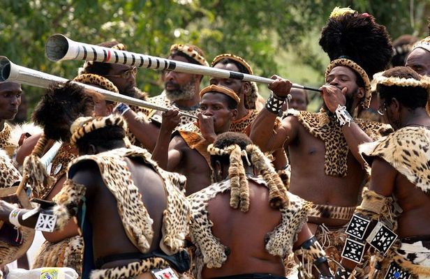 Private Guided Cultural Day Tour of Zulu Village & PheZulu Safari Park