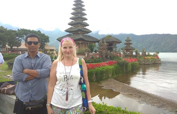 Private Tour Sekumpul Waterfall Combination Beratan Temple & Twin Lakes