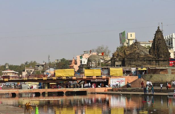 Discover the religious city: Nashik with wine tasting tour