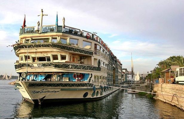 Classic Egypt Tour; Nile Cruise & Cairo