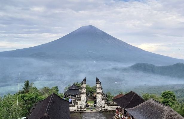 Lempuyang Tour : Heaven gate, Tirta Gangga, Goa Raja waterfall