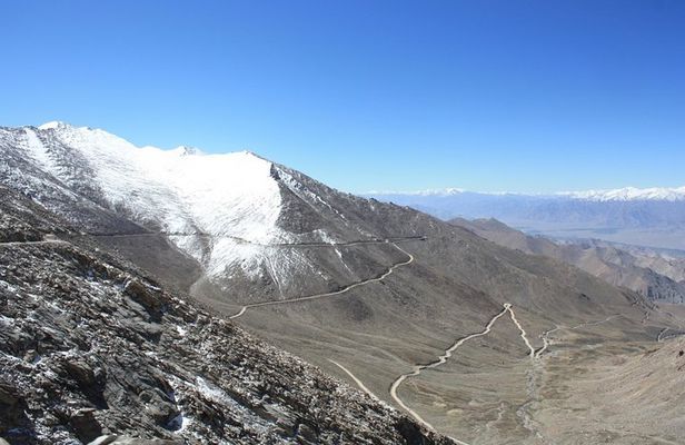 Khardungla Pass Expedition: A High Altitude Day Trip from Leh