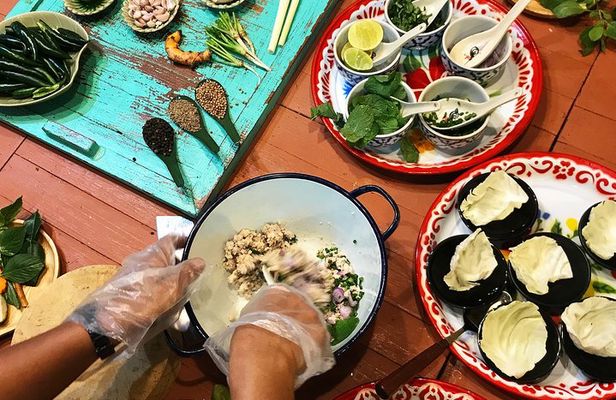 Silom Thai Cooking Experience with Market Visit