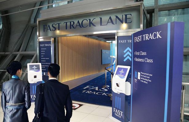 Suvarnabhumi Airport Fast-Track Immigration with Personal Guide