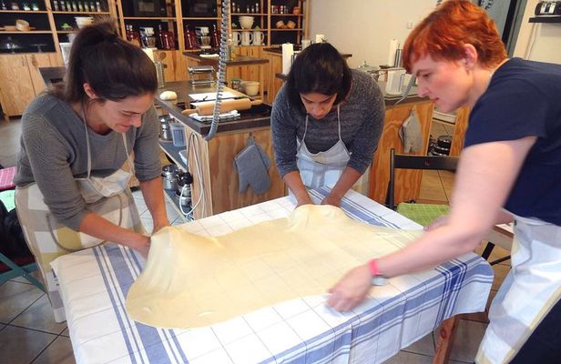 Štrukli cooking class with Dolac Market Tour