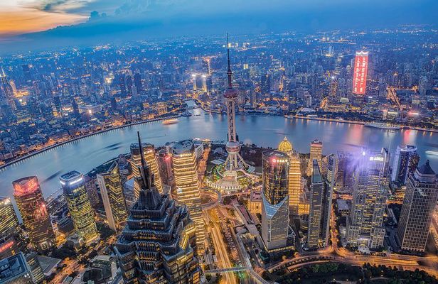 Private Tour of Shanghai Night View and Dinner in Oriental Pearl Tower