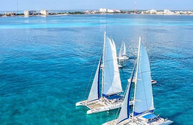 Isla Mujeres tour from Cancún (open bar, lunch )