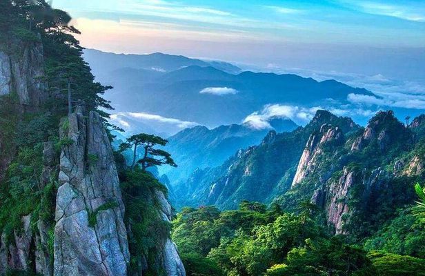 Huangshan Yellow Mountain Private Day Tour with Cableway Ride 