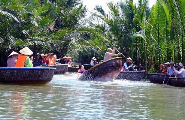 Explore Hoi An Ancient Town and Coconut Village with Dinner
