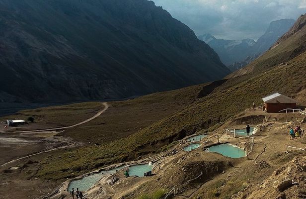 Cajón del Maipo, spa, barbecue, 4x4 cars and small groups.