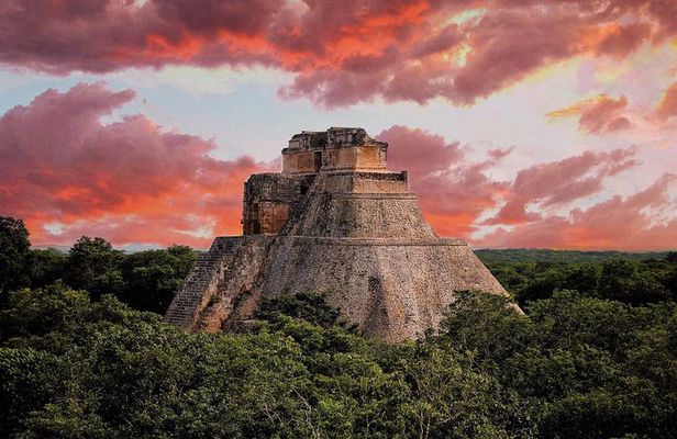 Private 2 Day Yucatan Peninsula Highlights Tour Chichen Itza Ik-kil Merida and Uxmal