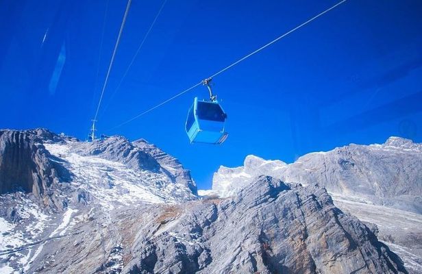 Lijiang Private Day Tour to Jade Dragon Snow Mountain, Impressions Show and More