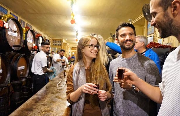 Flamenco, Tapas and Wine Tour: Best of Málaga in one Evening