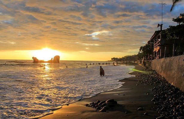 Half Day-Tour to Surf City: Malecon + Boardwalk + El Tunco Beach